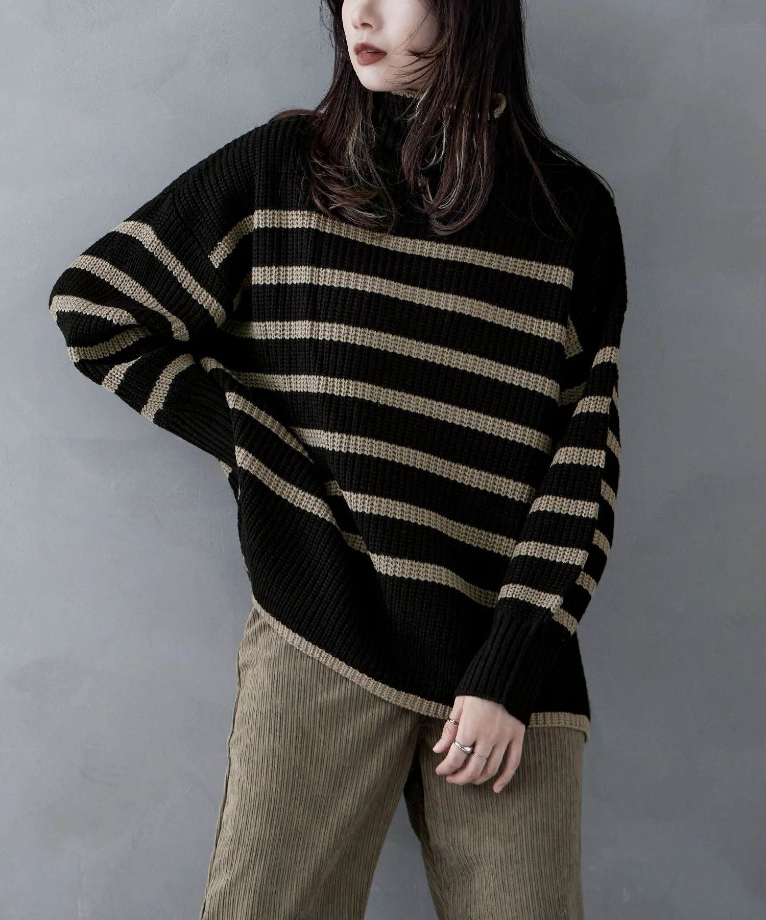 High neck border knit pullover
