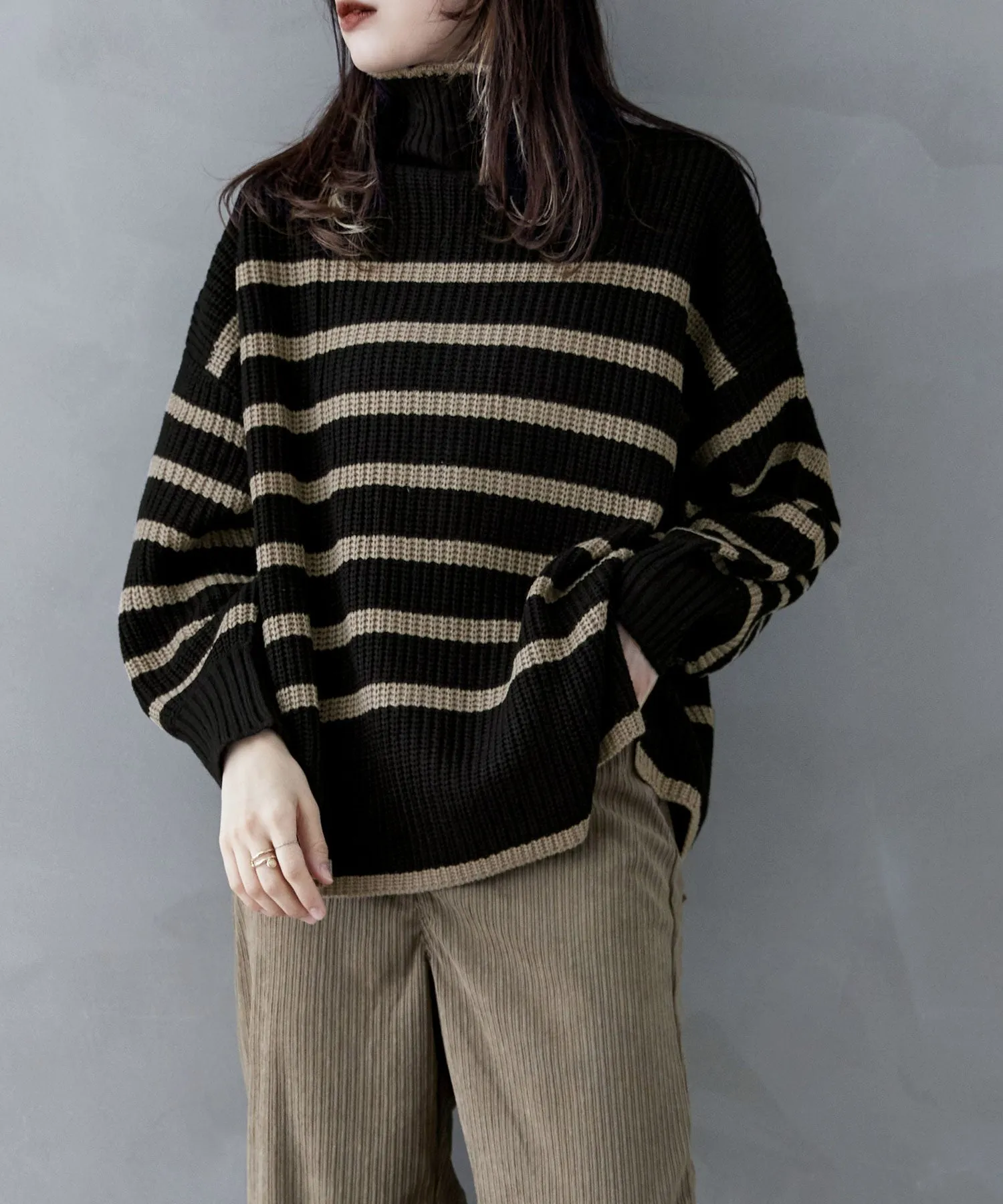 High neck border knit pullover