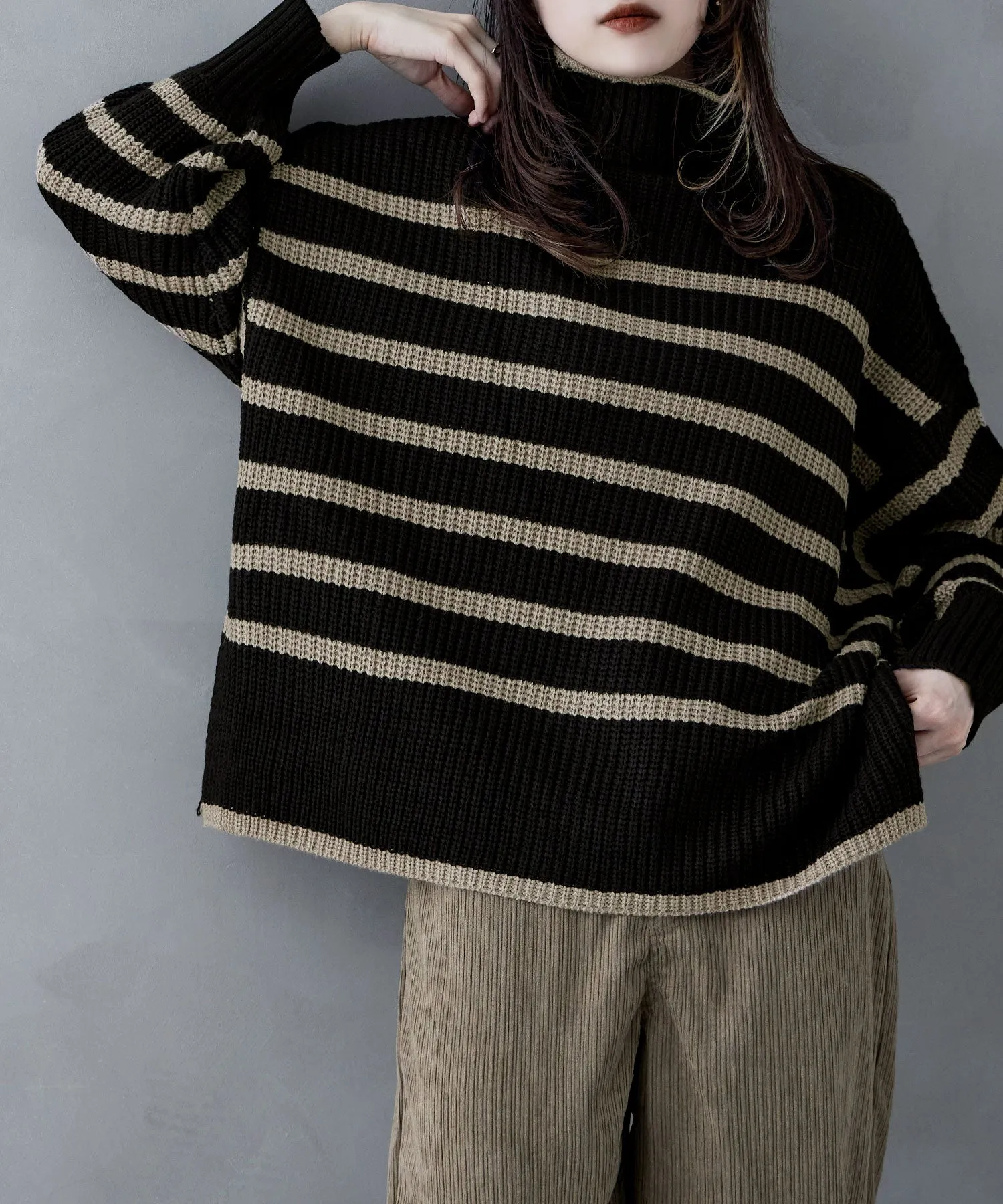 High neck border knit pullover