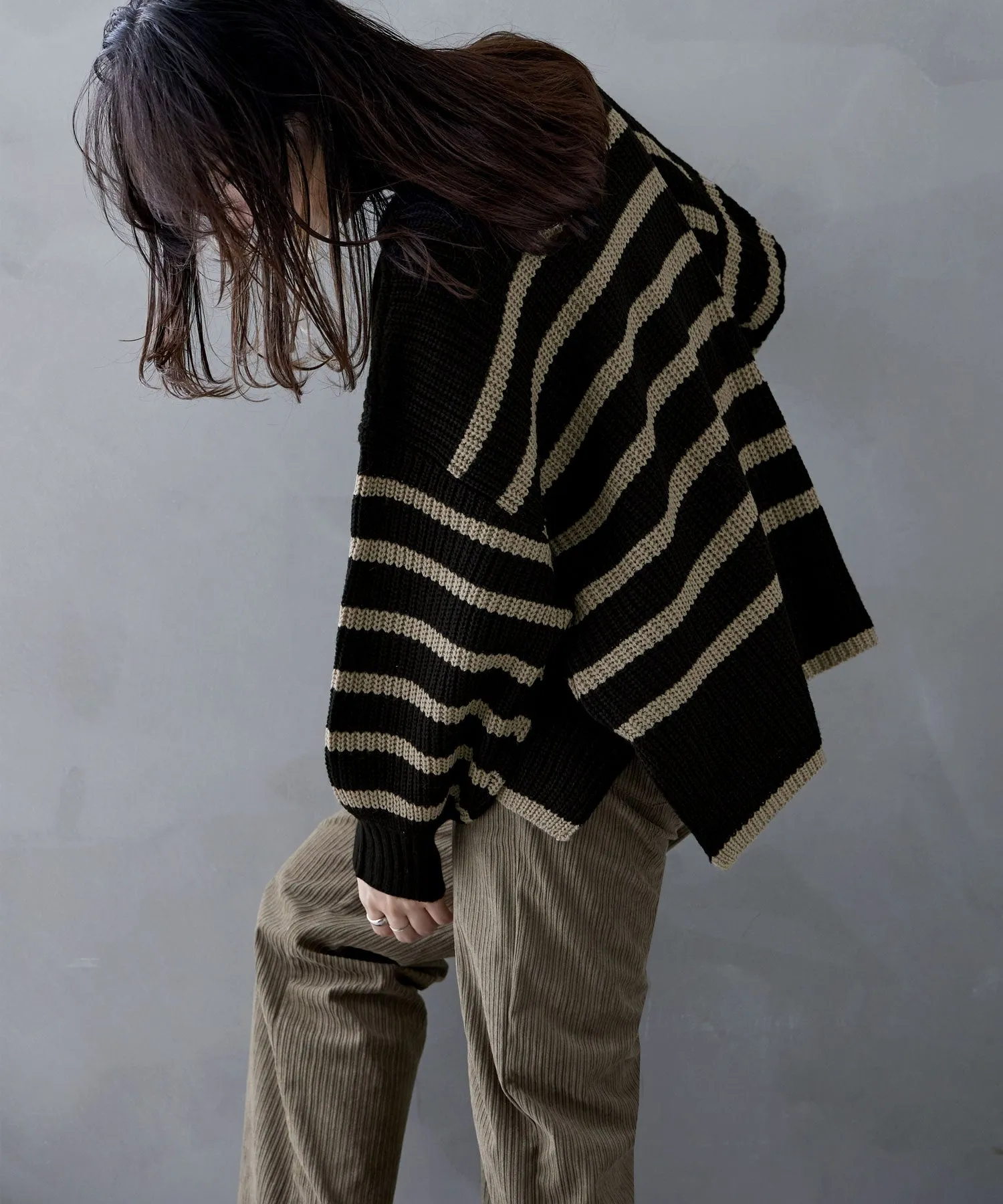 High neck border knit pullover