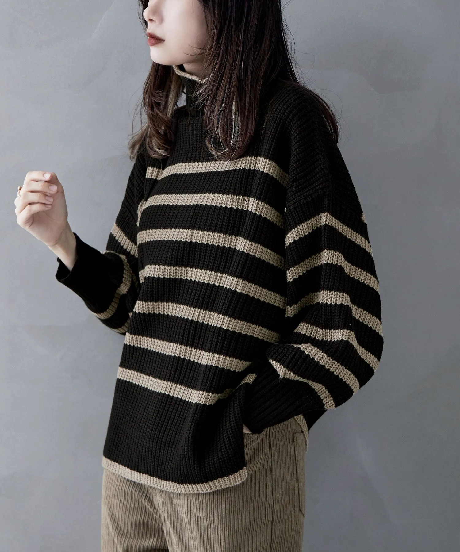 High neck border knit pullover