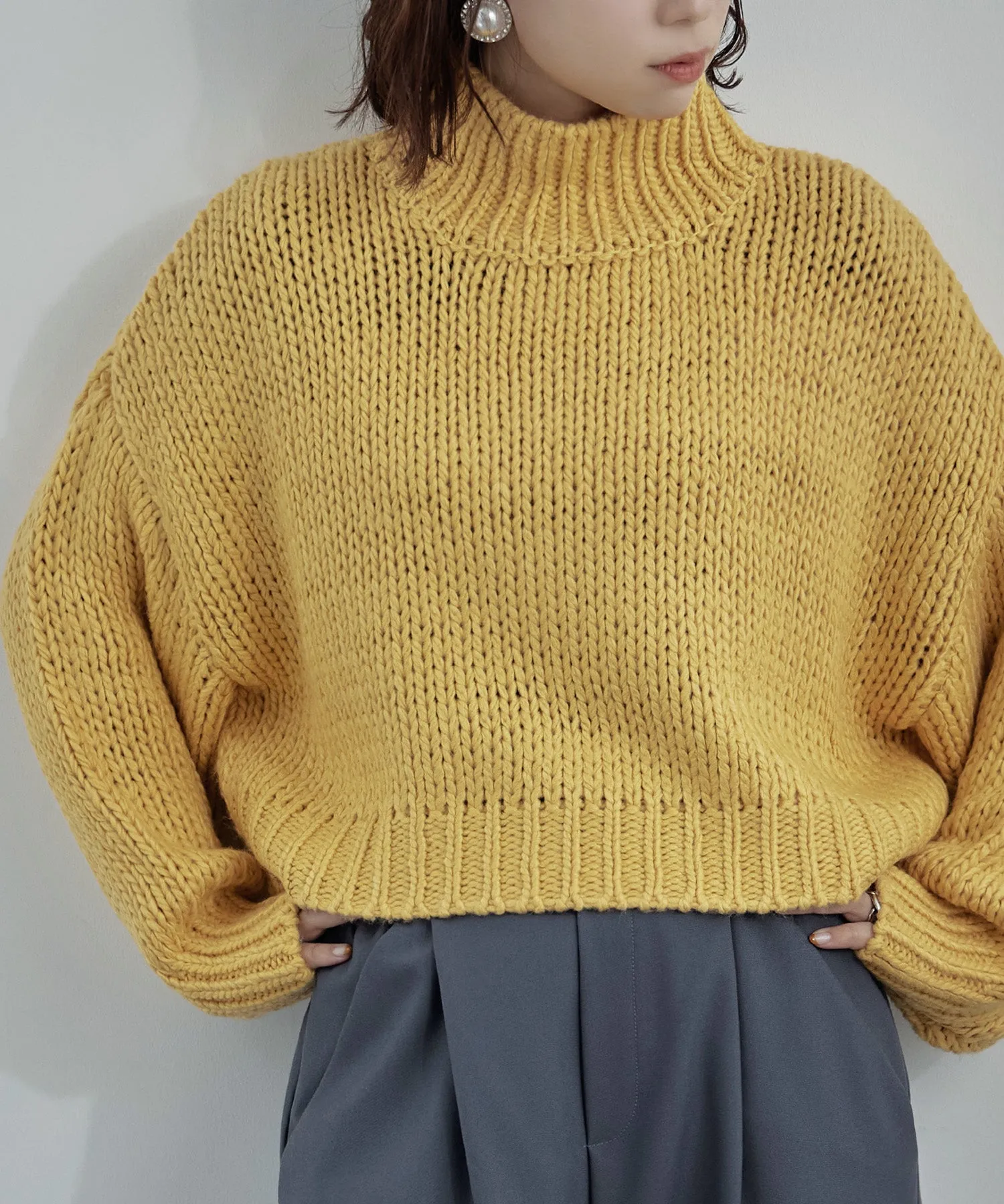 High neck low gauge cropped knit