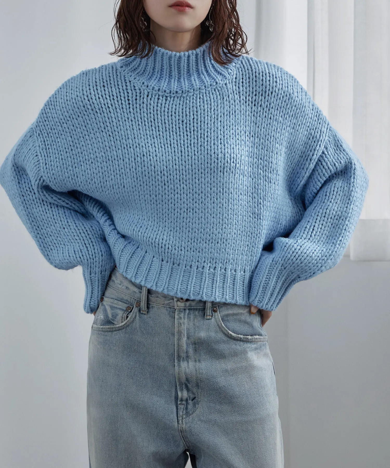 High neck low gauge cropped knit