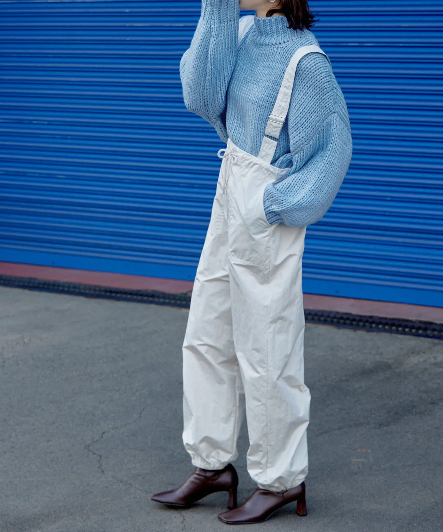 High neck low gauge cropped knit