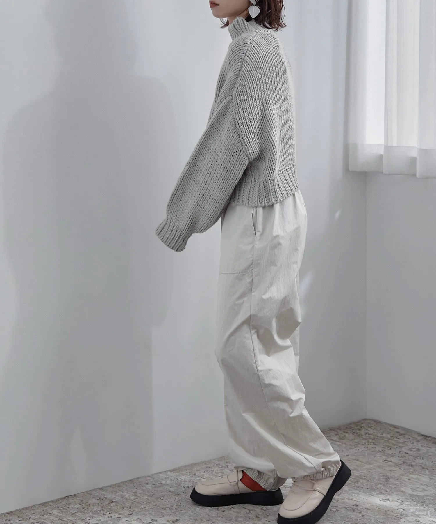 High neck low gauge cropped knit