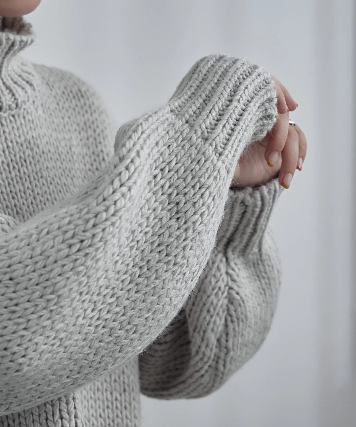 High neck low gauge cropped knit
