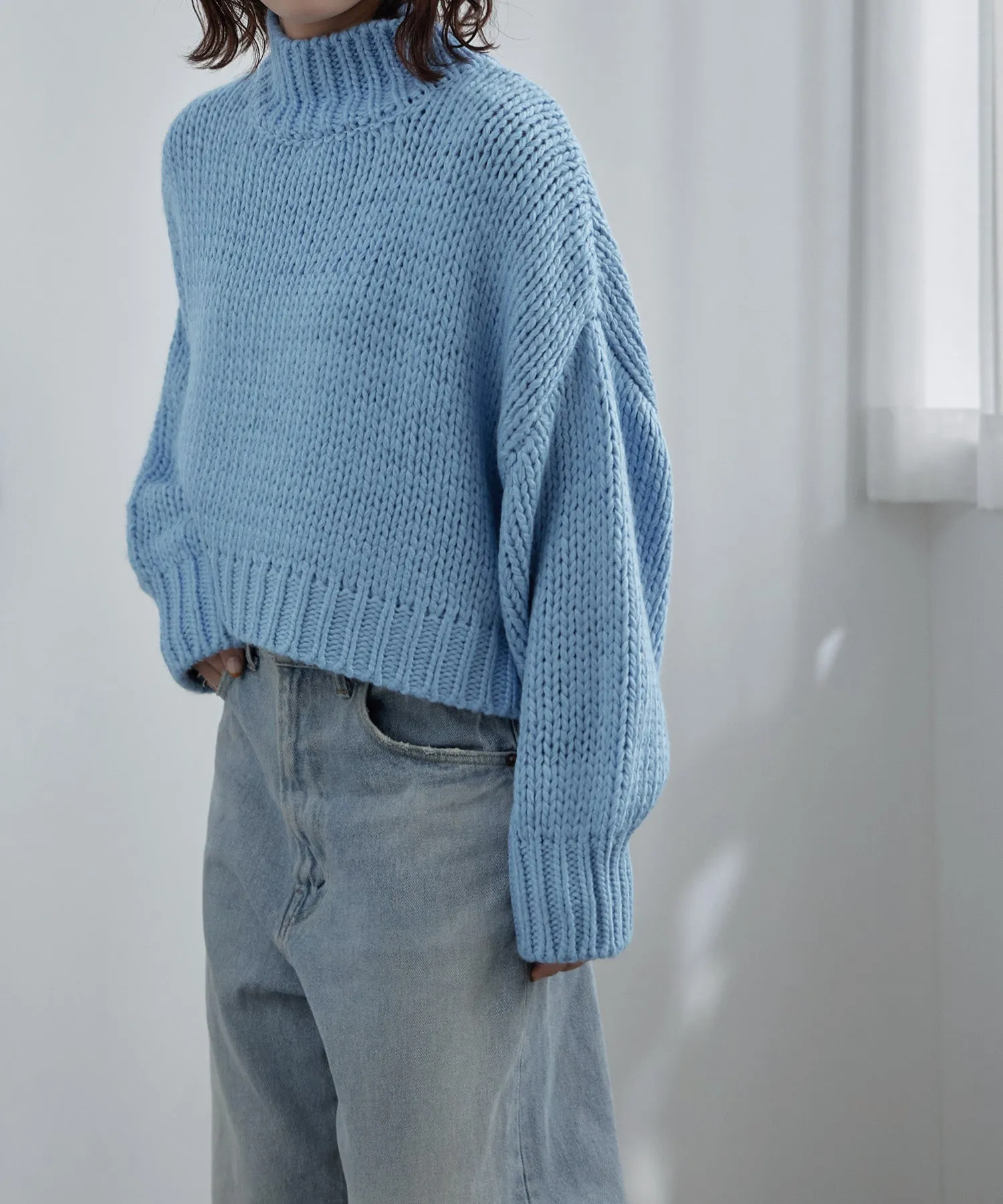 High neck low gauge cropped knit