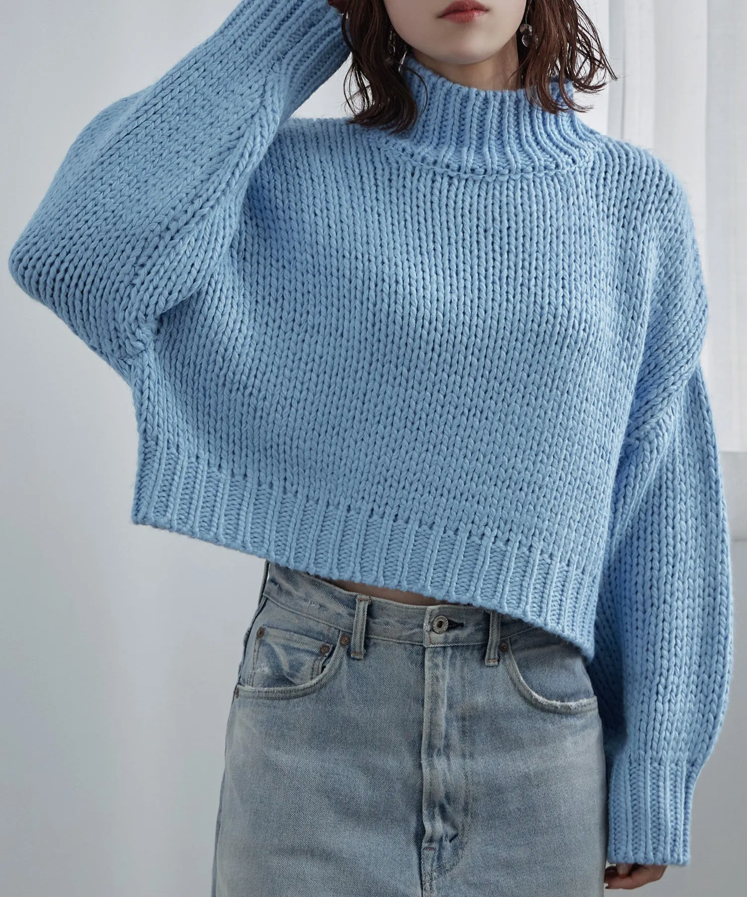 High neck low gauge cropped knit