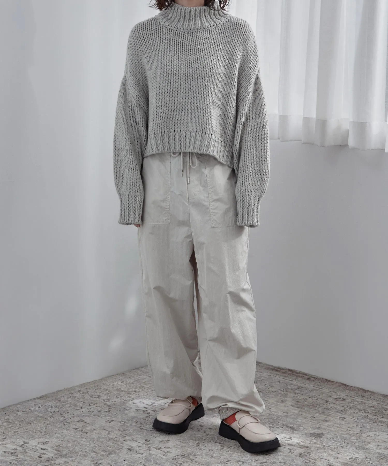 High neck low gauge cropped knit
