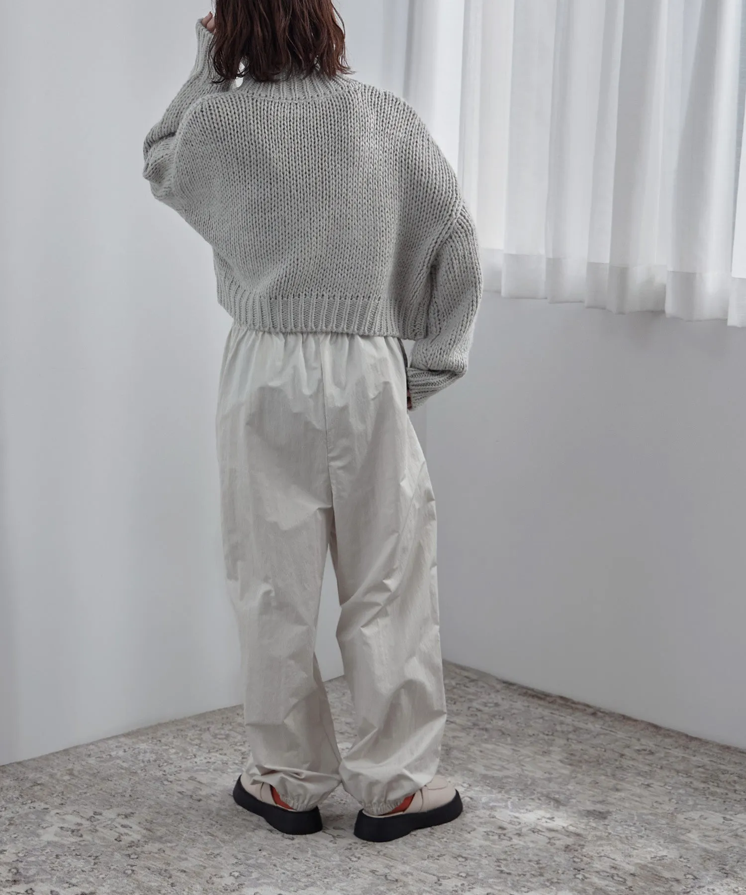 High neck low gauge cropped knit