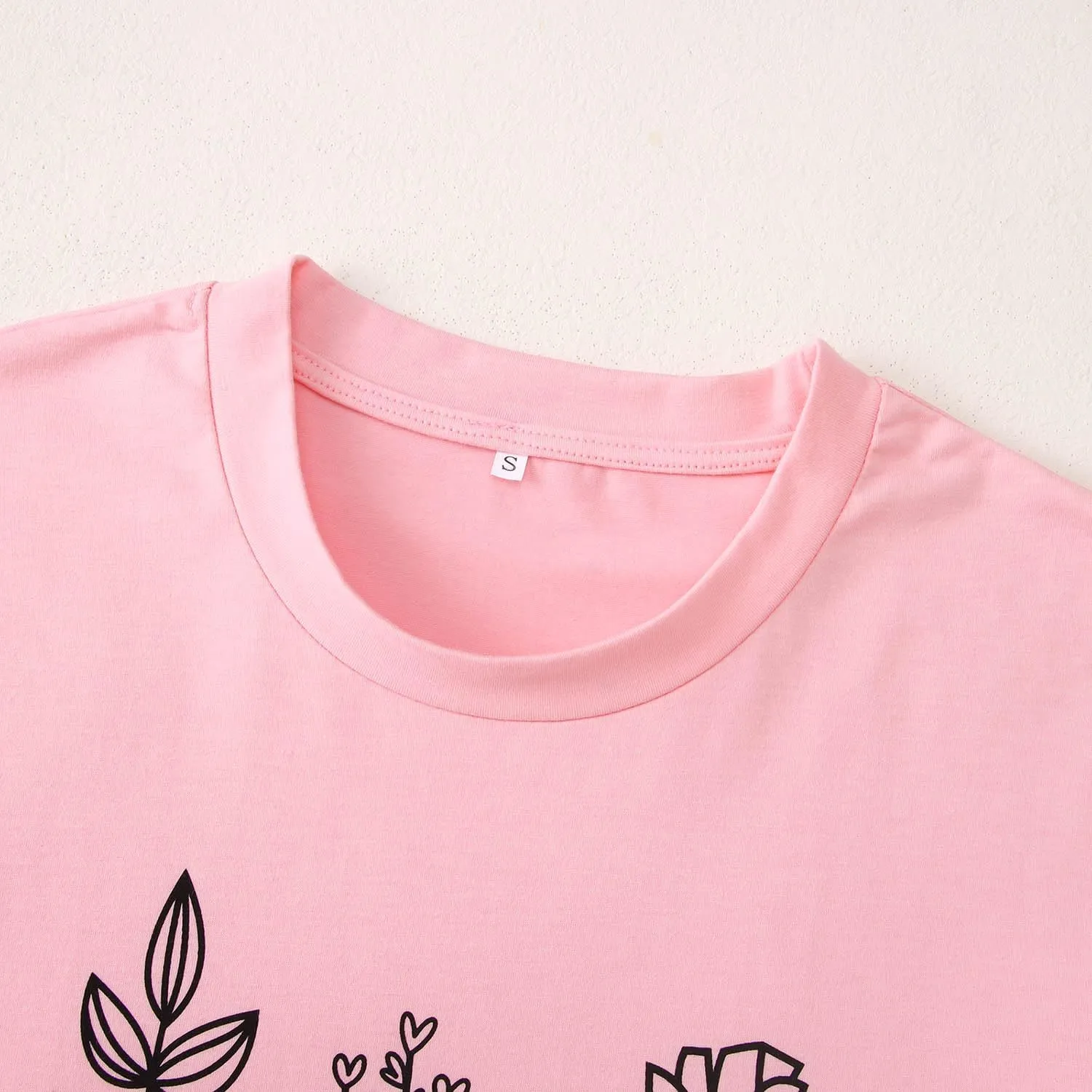 Raising A Wildflower Mommy and Me Shirts Cute Floral Graphic T-Shirt Mom and Daughter Outfits Summer Short Sleeve Tees