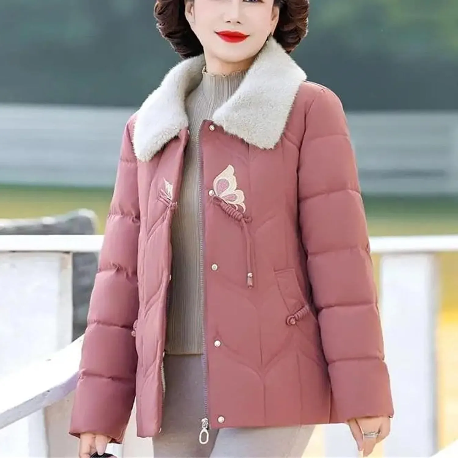 Winter Jackets Women Embroidery Thicken Short Padded Coat Women Parka Outwear Warm Down Cotton Jacket Female Outwear